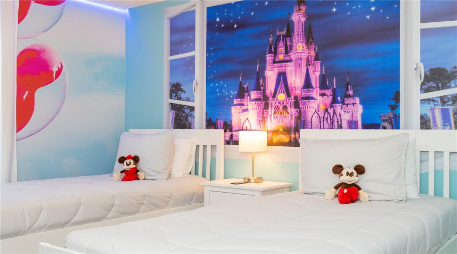 DAVENPORT, Florida 33897, 7 Bedrooms Bedrooms, ,5 BathroomsBathrooms,Residential,For Sale,LILAC,0,MFRO6380154