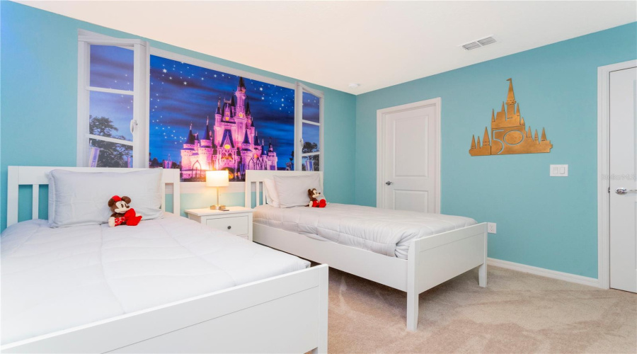 DAVENPORT, Florida 33897, 7 Bedrooms Bedrooms, ,5 BathroomsBathrooms,Residential,For Sale,LILAC,0,MFRO6380154