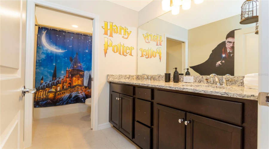 DAVENPORT, Florida 33897, 7 Bedrooms Bedrooms, ,5 BathroomsBathrooms,Residential,For Sale,LILAC,0,MFRO6380154