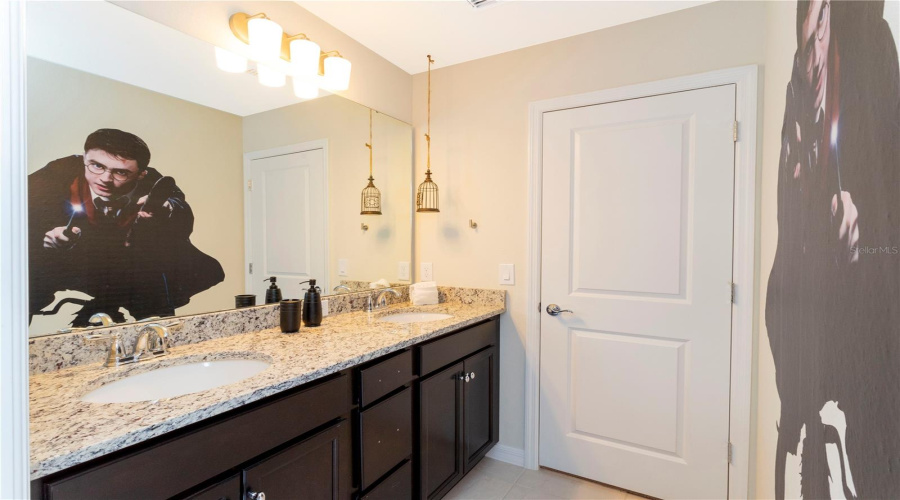 DAVENPORT, Florida 33897, 7 Bedrooms Bedrooms, ,5 BathroomsBathrooms,Residential,For Sale,LILAC,0,MFRO6380154