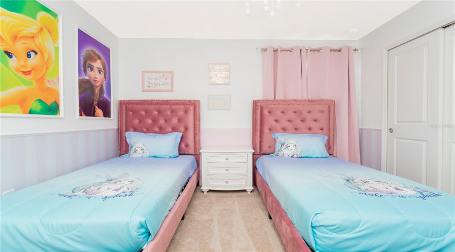 DAVENPORT, Florida 33897, 7 Bedrooms Bedrooms, ,5 BathroomsBathrooms,Residential,For Sale,LILAC,0,MFRO6380154