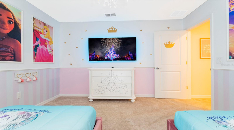 DAVENPORT, Florida 33897, 7 Bedrooms Bedrooms, ,5 BathroomsBathrooms,Residential,For Sale,LILAC,0,MFRO6380154