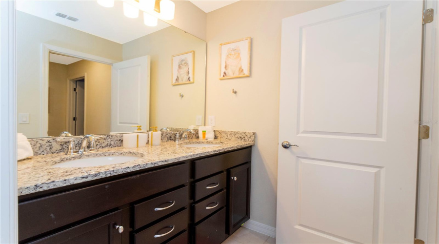 DAVENPORT, Florida 33897, 7 Bedrooms Bedrooms, ,5 BathroomsBathrooms,Residential,For Sale,LILAC,0,MFRO6380154