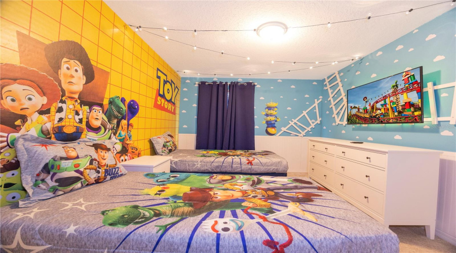 DAVENPORT, Florida 33897, 7 Bedrooms Bedrooms, ,5 BathroomsBathrooms,Residential,For Sale,LILAC,0,MFRO6380154