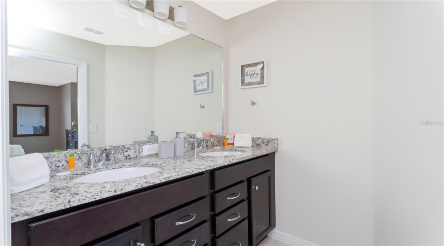 DAVENPORT, Florida 33897, 7 Bedrooms Bedrooms, ,5 BathroomsBathrooms,Residential,For Sale,LILAC,0,MFRO6380154