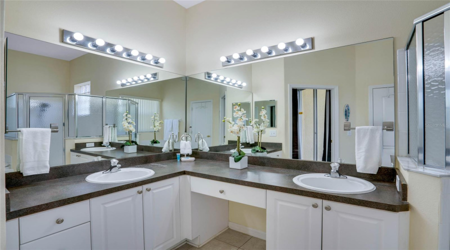 En-suite for primary bedroom