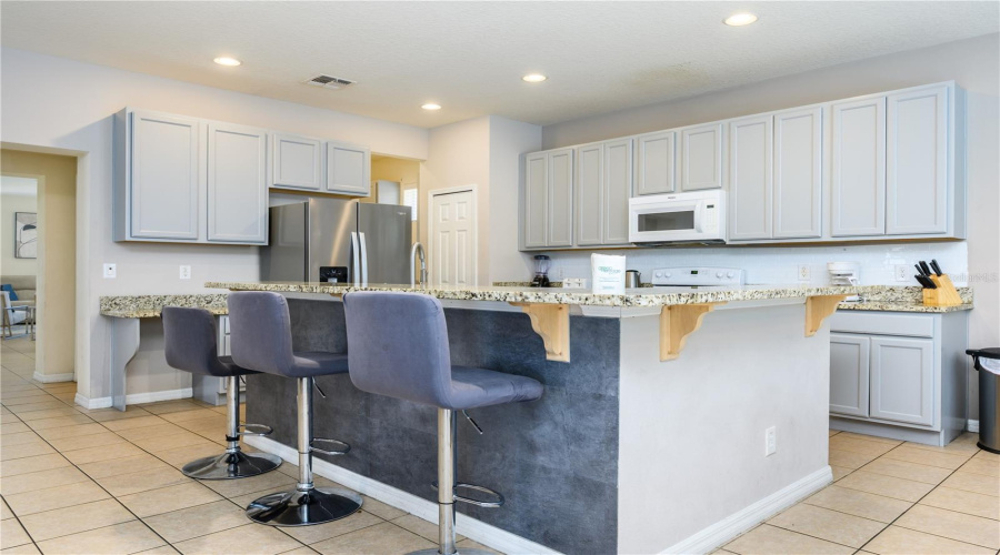 KISSIMMEE, Florida 34746, 6 Bedrooms Bedrooms, ,5 BathroomsBathrooms,Residential,For Sale,MARCELLO,0,MFRO6381209