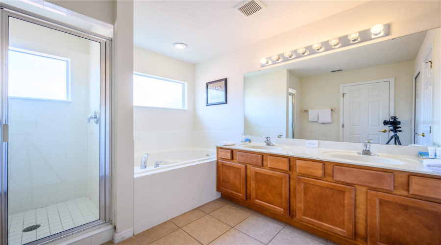 KISSIMMEE, Florida 34746, 6 Bedrooms Bedrooms, ,5 BathroomsBathrooms,Residential,For Sale,MARCELLO,0,MFRO6381209