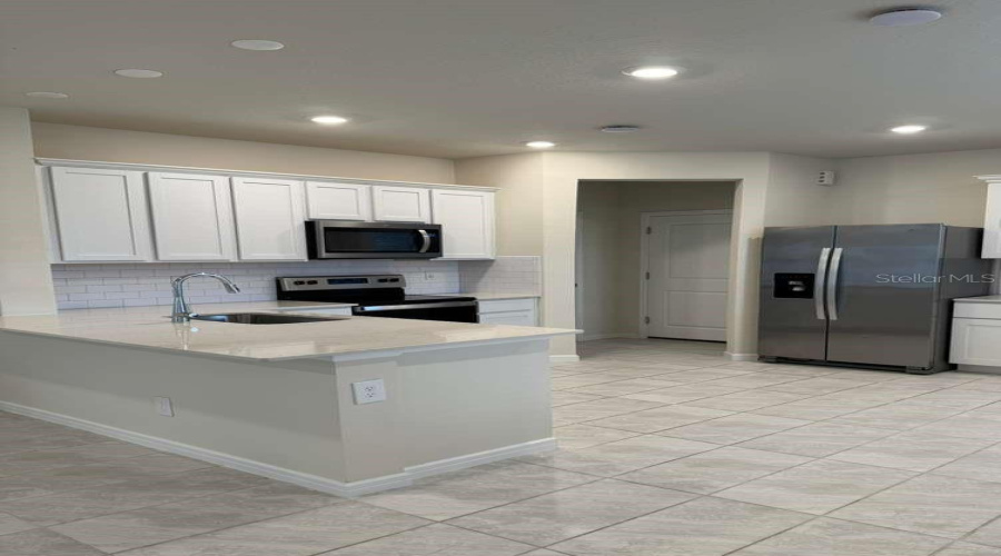 DAVENPORT, Florida 33896, 3 Bedrooms Bedrooms, ,2 BathroomsBathrooms,Residential,For Sale,STUNNING,0,MFRO6381260