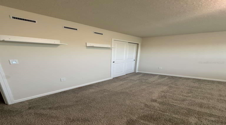 DAVENPORT, Florida 33896, 3 Bedrooms Bedrooms, ,2 BathroomsBathrooms,Residential,For Sale,STUNNING,0,MFRO6381260