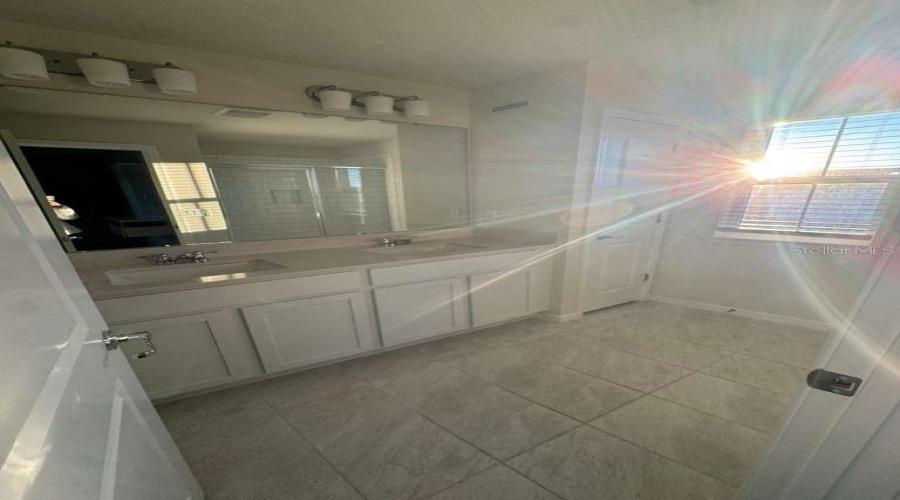 DAVENPORT, Florida 33896, 3 Bedrooms Bedrooms, ,2 BathroomsBathrooms,Residential,For Sale,STUNNING,0,MFRO6381260