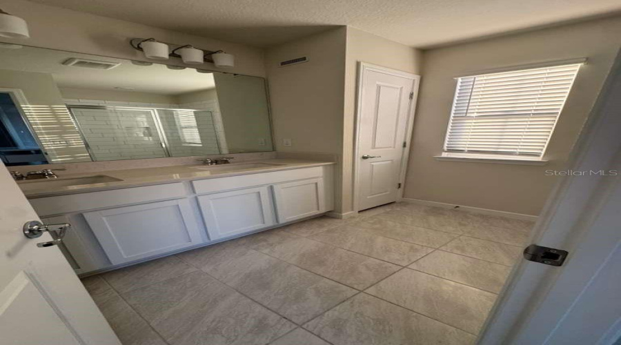 DAVENPORT, Florida 33896, 3 Bedrooms Bedrooms, ,2 BathroomsBathrooms,Residential,For Sale,STUNNING,0,MFRO6381260