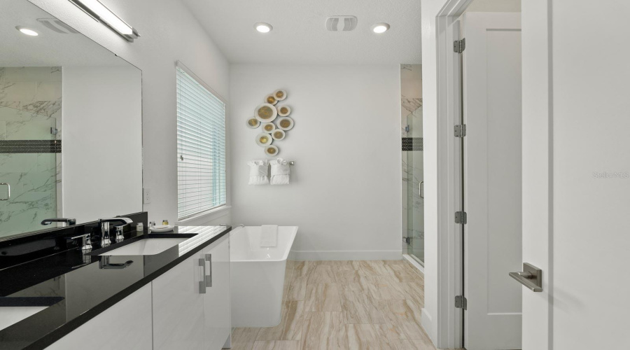 DAVENPORT, Florida 33837, 6 Bedrooms Bedrooms, ,6 BathroomsBathrooms,Residential,For Sale,PINE OAK,0,MFRS5143499