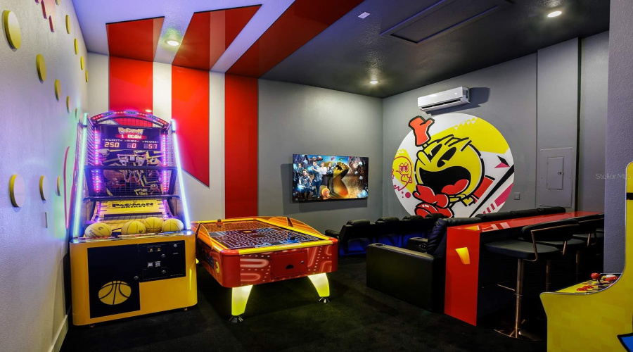 DAVENPORT, Florida 33837, 6 Bedrooms Bedrooms, ,6 BathroomsBathrooms,Residential,For Sale,PINE OAK,0,MFRS5143499