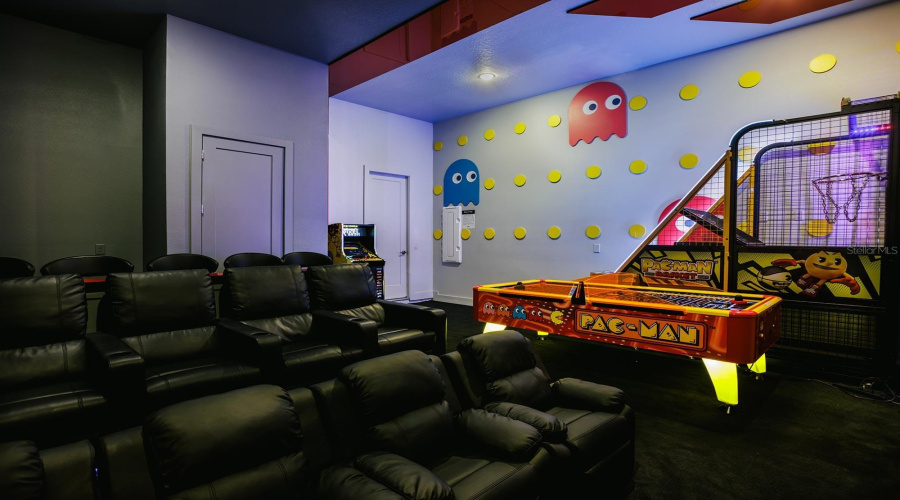 DAVENPORT, Florida 33837, 6 Bedrooms Bedrooms, ,6 BathroomsBathrooms,Residential,For Sale,PINE OAK,0,MFRS5143499