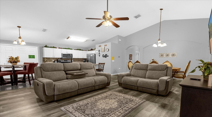 KISSIMMEE, Florida 34746, 4 Bedrooms Bedrooms, ,2 BathroomsBathrooms,Residential,For Sale,WINDING WILLOW,0,MFRS5143532