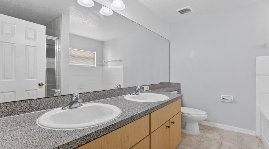 KISSIMMEE, Florida 34746, 4 Bedrooms Bedrooms, ,2 BathroomsBathrooms,Residential,For Sale,EMERALD GREEN,0,MFRS5143546