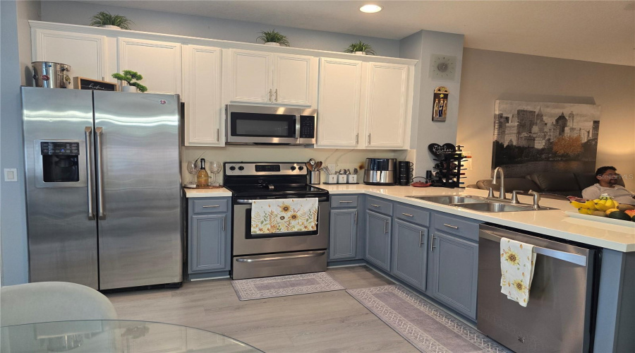 KISSIMMEE, Florida 34746, 3 Bedrooms Bedrooms, ,3 BathroomsBathrooms,Residential,For Sale,PARADISE CAY,0,MFRO6357060