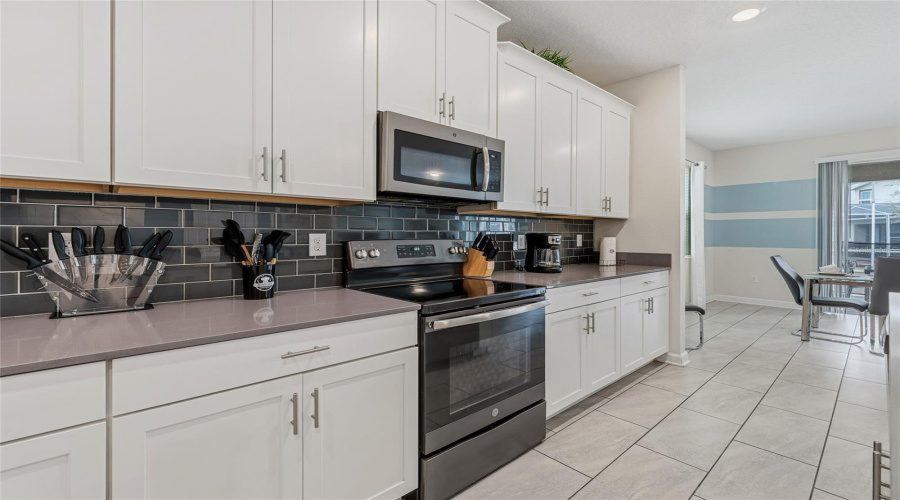 DAVENPORT, Florida 33896, 6 Bedrooms Bedrooms, ,5 BathroomsBathrooms,Residential,For Sale,CABOT CLIFFS,0,MFRS5143528