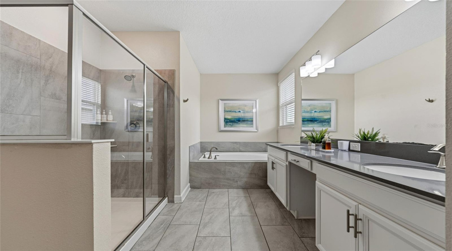 DAVENPORT, Florida 33896, 6 Bedrooms Bedrooms, ,5 BathroomsBathrooms,Residential,For Sale,CABOT CLIFFS,0,MFRS5143528