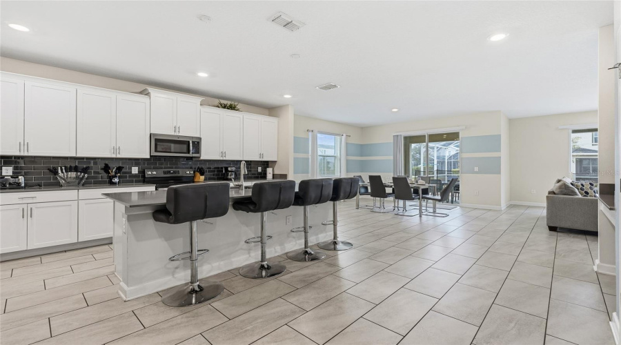 DAVENPORT, Florida 33896, 6 Bedrooms Bedrooms, ,5 BathroomsBathrooms,Residential,For Sale,CABOT CLIFFS,0,MFRS5143528