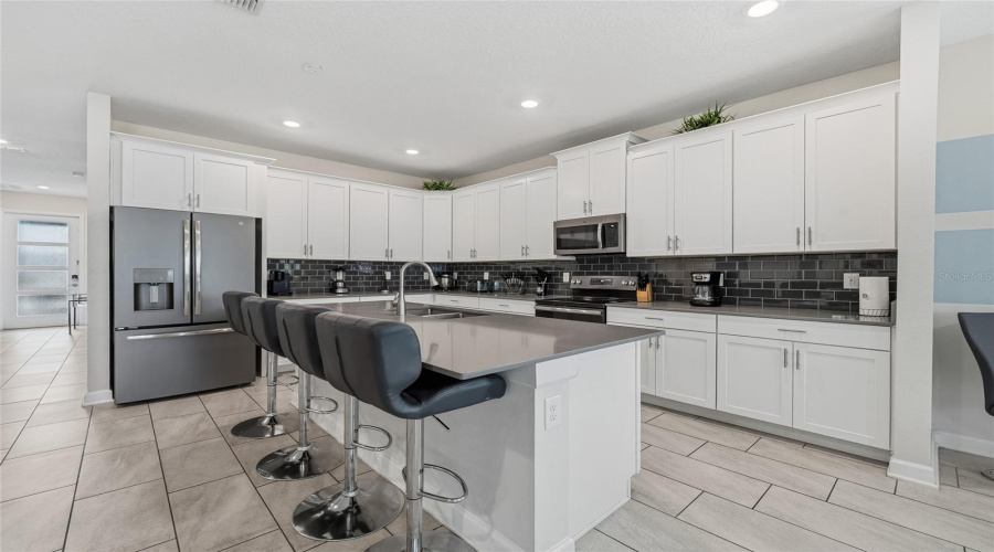 DAVENPORT, Florida 33896, 6 Bedrooms Bedrooms, ,5 BathroomsBathrooms,Residential,For Sale,CABOT CLIFFS,0,MFRS5143528