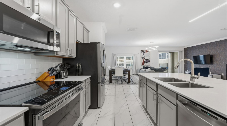 DAVENPORT, Florida 33896, 5 Bedrooms Bedrooms, ,4 BathroomsBathrooms,Residential,For Sale,LEADER,0,MFRS5143579