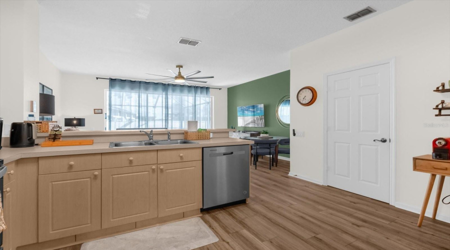 KISSIMMEE, Florida 34747, 3 Bedrooms Bedrooms, ,3 BathroomsBathrooms,Residential,For Sale,SILVER PALM,0,MFRO6380885