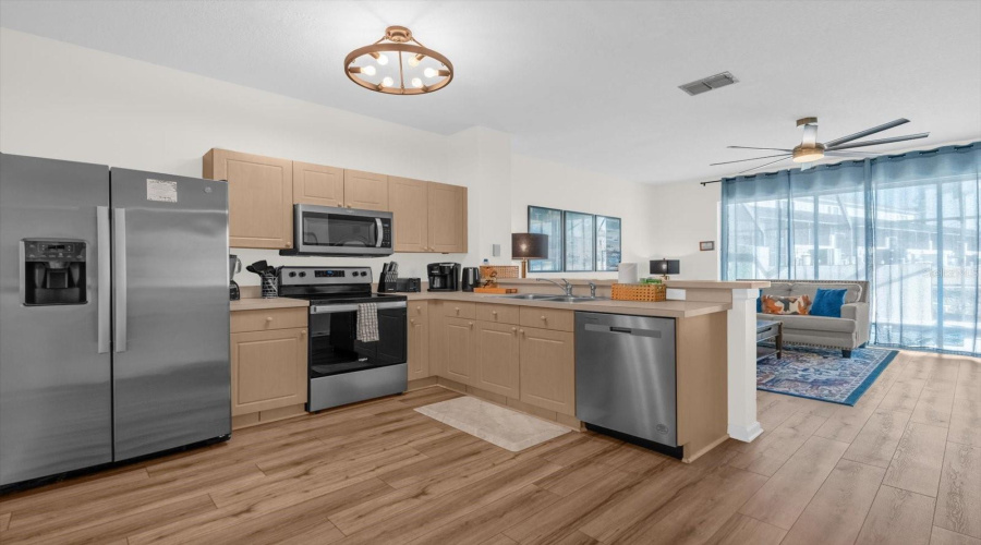 KISSIMMEE, Florida 34747, 3 Bedrooms Bedrooms, ,3 BathroomsBathrooms,Residential,For Sale,SILVER PALM,0,MFRO6380885