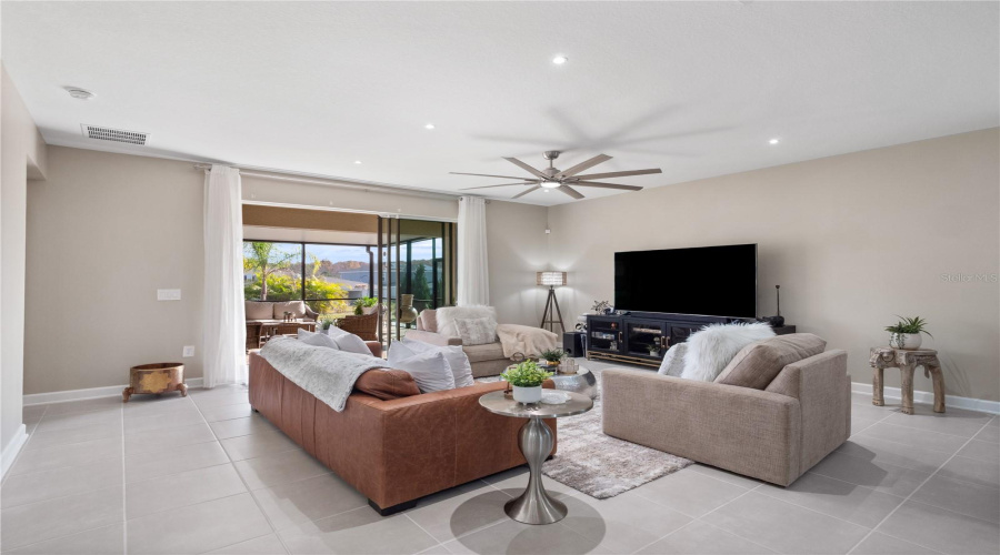 DAVENPORT, Florida 33837, 4 Bedrooms Bedrooms, ,3 BathroomsBathrooms,Residential,For Sale,HILLINGDAM,0,MFRS5141426