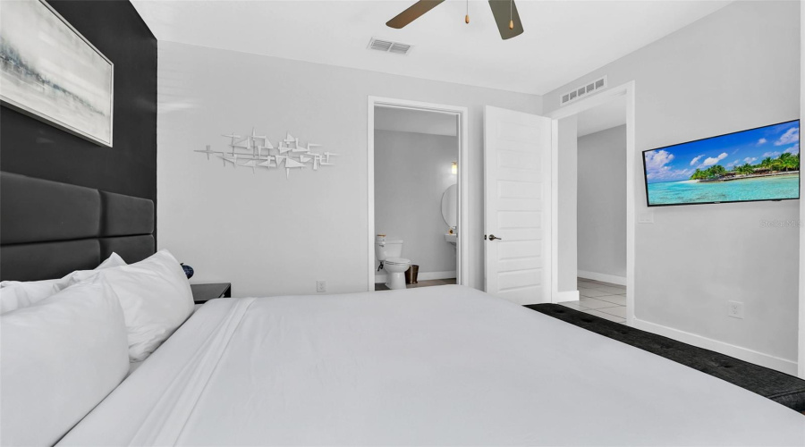 KISSIMMEE, Florida 34747, 8 Bedrooms Bedrooms, ,8 BathroomsBathrooms,Residential,For Sale,MACKINAW,0,MFRO6381127