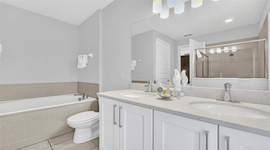 KISSIMMEE, Florida 34747, 8 Bedrooms Bedrooms, ,8 BathroomsBathrooms,Residential,For Sale,MACKINAW,0,MFRO6381127