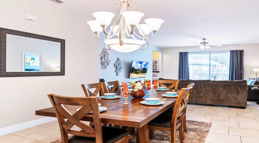 Dinning room open concept.