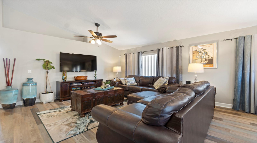 DAVENPORT, Florida 33897, 4 Bedrooms Bedrooms, ,3 BathroomsBathrooms,Residential,For Sale,OLD BRIDGE,0,MFRO6381715