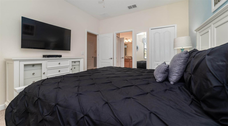 DAVENPORT, Florida 33896, 9 Bedrooms Bedrooms, ,5 BathroomsBathrooms,Residential,For Sale,MOON VALLEY,0,MFRO6381724