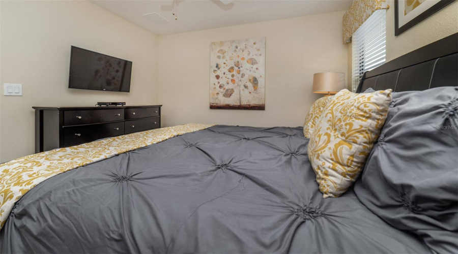 DAVENPORT, Florida 33896, 9 Bedrooms Bedrooms, ,5 BathroomsBathrooms,Residential,For Sale,MOON VALLEY,0,MFRO6381724