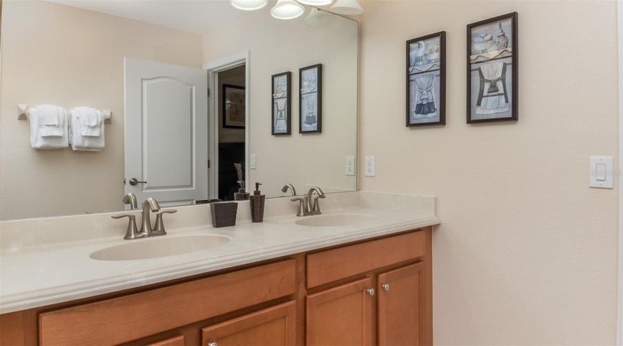 DAVENPORT, Florida 33896, 9 Bedrooms Bedrooms, ,5 BathroomsBathrooms,Residential,For Sale,MOON VALLEY,0,MFRO6381724