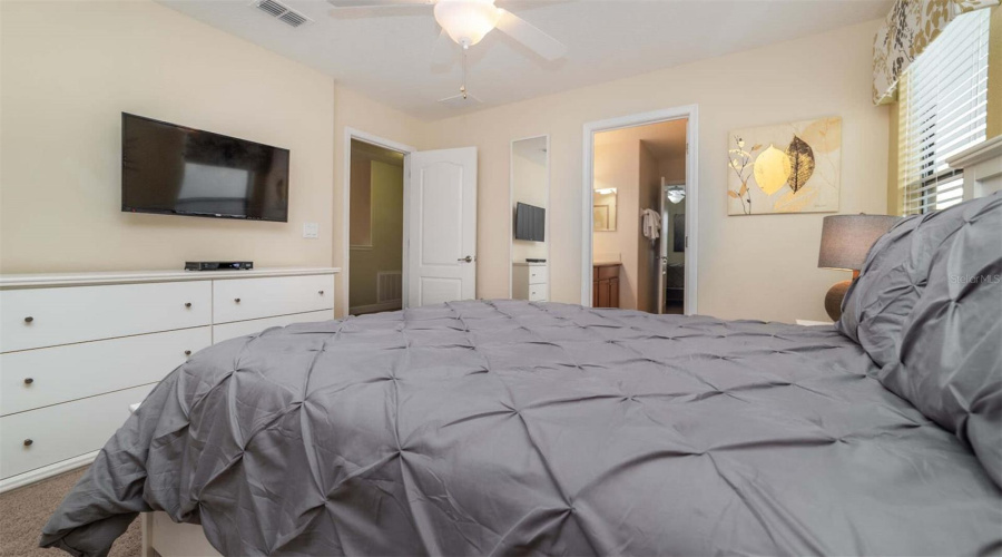 DAVENPORT, Florida 33896, 9 Bedrooms Bedrooms, ,5 BathroomsBathrooms,Residential,For Sale,MOON VALLEY,0,MFRO6381724