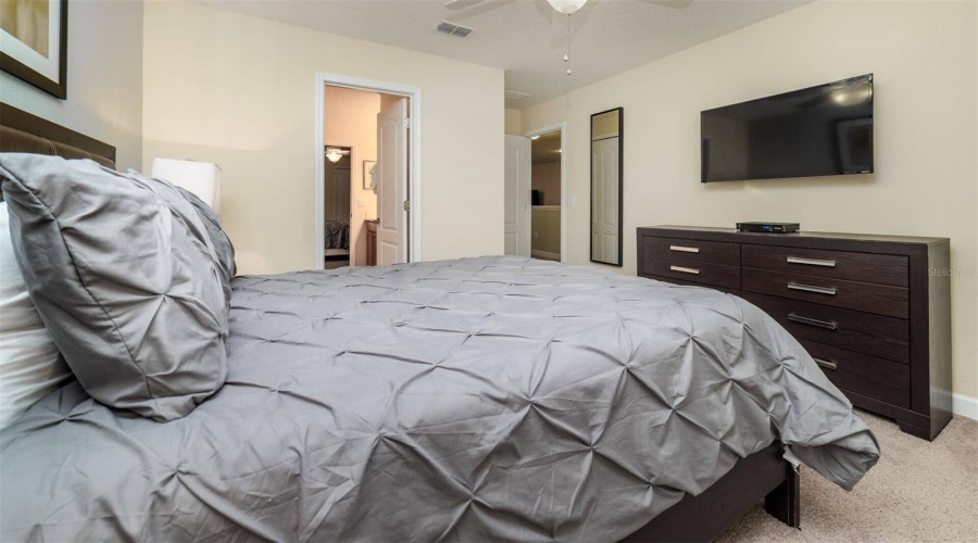 DAVENPORT, Florida 33896, 9 Bedrooms Bedrooms, ,5 BathroomsBathrooms,Residential,For Sale,MOON VALLEY,0,MFRO6381724