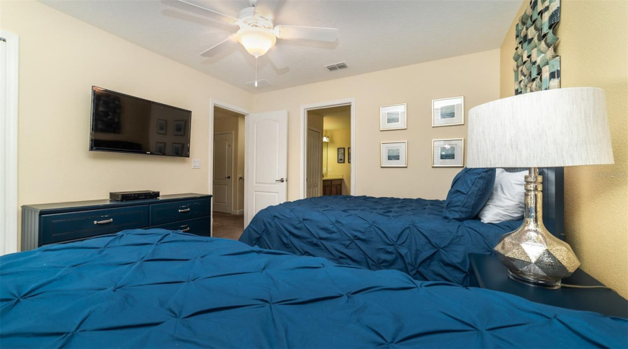 DAVENPORT, Florida 33896, 9 Bedrooms Bedrooms, ,5 BathroomsBathrooms,Residential,For Sale,MOON VALLEY,0,MFRO6381724