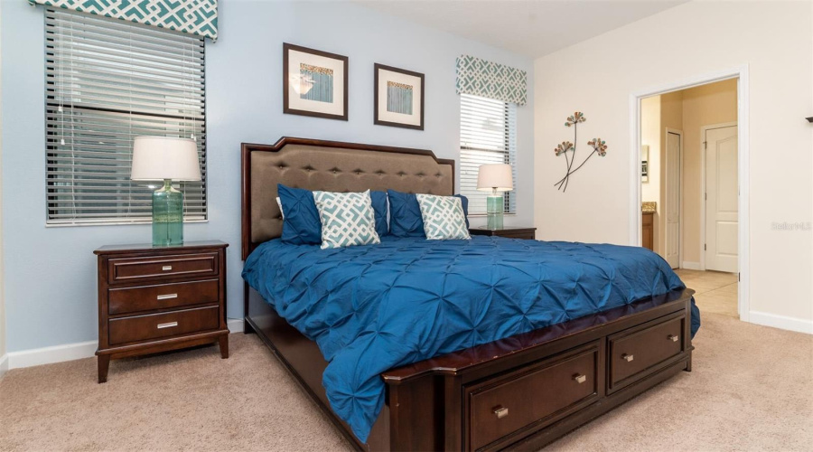 DAVENPORT, Florida 33896, 9 Bedrooms Bedrooms, ,5 BathroomsBathrooms,Residential,For Sale,MOON VALLEY,0,MFRO6381724