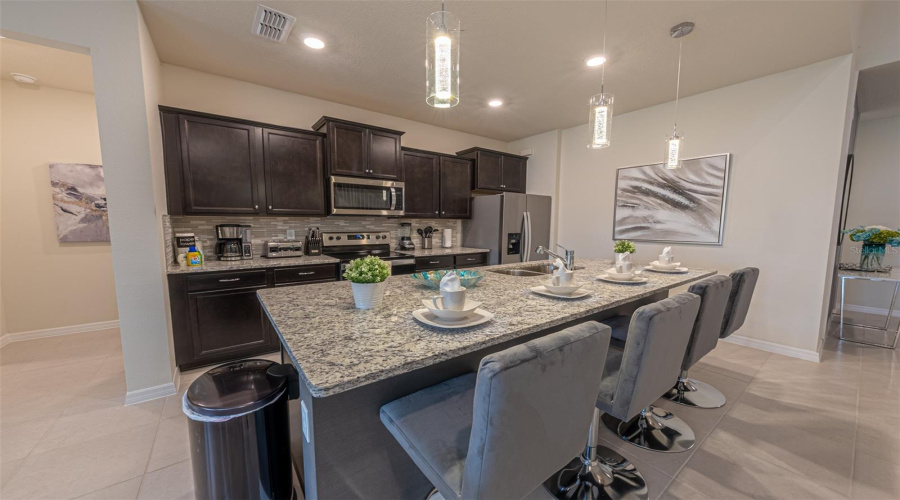 DAVENPORT, Florida 33897, 7 Bedrooms Bedrooms, ,5 BathroomsBathrooms,Residential,For Sale,LANA,0,MFRO6381356