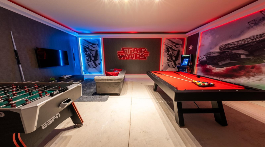 DAVENPORT, Florida 33897, 7 Bedrooms Bedrooms, ,5 BathroomsBathrooms,Residential,For Sale,LANA,0,MFRO6381356