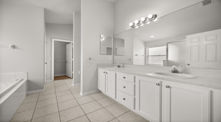 KISSIMMEE, Florida 34747, 5 Bedrooms Bedrooms, ,4 BathroomsBathrooms,Residential,For Sale,AUTUMN CREEK,0,MFRO6365715