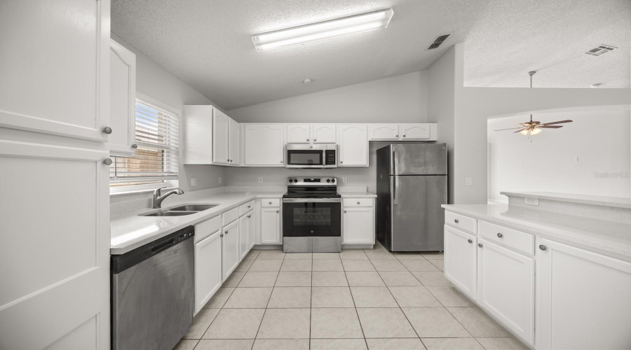 KISSIMMEE, Florida 34747, 5 Bedrooms Bedrooms, ,4 BathroomsBathrooms,Residential,For Sale,AUTUMN CREEK,0,MFRO6365715