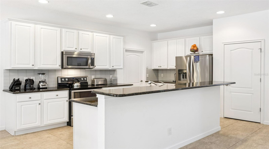 DAVENPORT, Florida 33837, 5 Bedrooms Bedrooms, ,5 BathroomsBathrooms,Residential,For Sale,OAKTREE,0,MFRS5143662