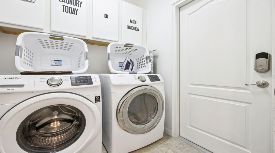 DAVENPORT, Florida 33837, 5 Bedrooms Bedrooms, ,5 BathroomsBathrooms,Residential,For Sale,OAKTREE,0,MFRS5143662