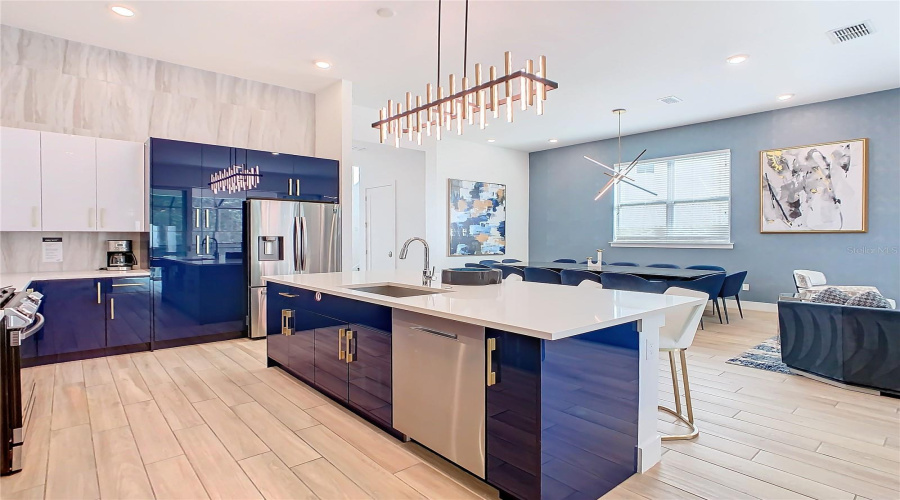 DAVENPORT, Florida 33837, 6 Bedrooms Bedrooms, ,6 BathroomsBathrooms,Residential,For Sale,PINE OAK,0,MFRO6380856