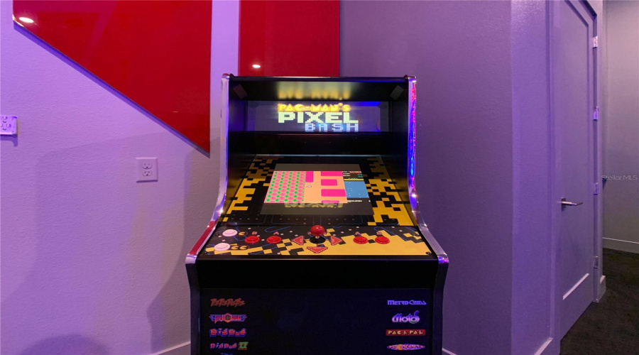 DAVENPORT, Florida 33837, 6 Bedrooms Bedrooms, ,6 BathroomsBathrooms,Residential,For Sale,PINE OAK,0,MFRO6380856