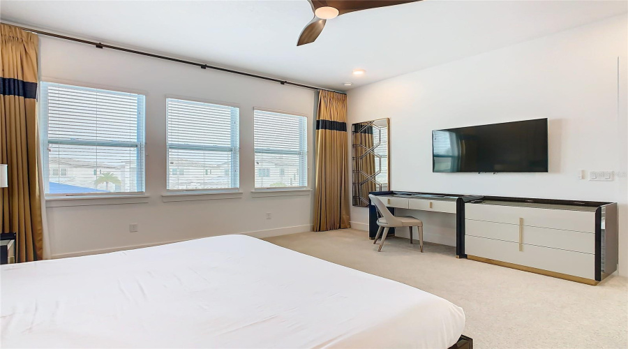 DAVENPORT, Florida 33837, 6 Bedrooms Bedrooms, ,6 BathroomsBathrooms,Residential,For Sale,PINE OAK,0,MFRO6380856